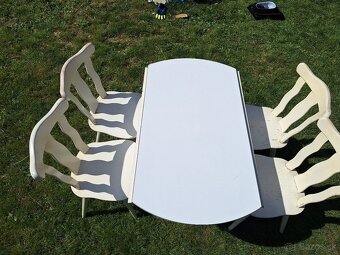 Jedálenský stôl so 4 stoličkami - 2