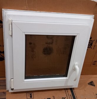 Predám okná 2 kusy rozmer 62x62 cm - 2