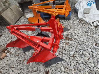 Pluh, riadkovač, mulčovač, tiahlo - traktor - 2