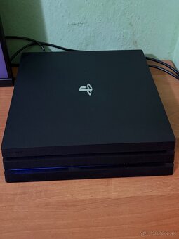 Dobrý deň Ponúkam na predaj Sony PS4 PRO 1TB Stav 10/10 - 2