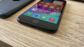 Apple iPhone SE 2020 black 128GB - nová batéria - 2