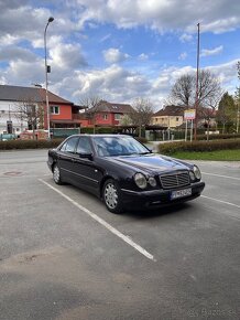 Mercedes E300 TD - 2
