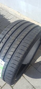 Letné pneu 235/40 R19 - 2