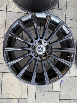 Mercedes R20 - 2