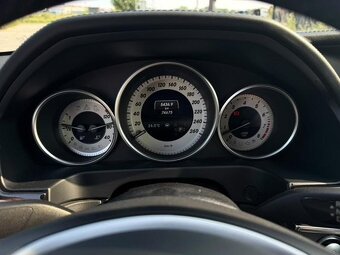 Mercedes Benz E400 AMG 4matic benzín - 2