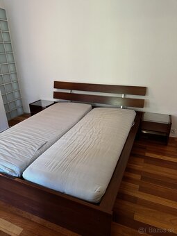 Manželská posteľ s nočnými stolíkmi - 2