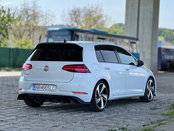 Volkswagen Golf GTI - 2