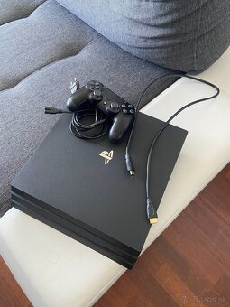 Predám PlayStation 4 PRO 1TB - 2