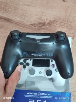 PS4 ovládače (biely, čierny) - 2