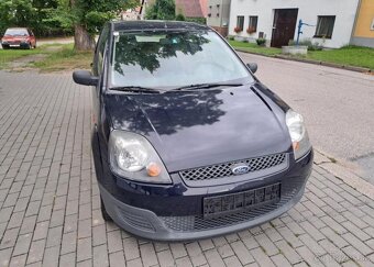 Ford Fiesta 1,2 i Ambiente benzín manuál 55 kw - 2