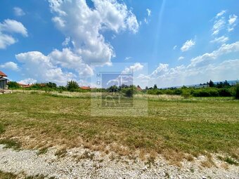 STAVEBNÝ POZEMOK NITRA - ZOBOR S VÝHĽADOM NA MESTO - 2