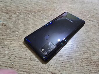 Samsung A21s v super stave ma len velmi jemne znamky pouziva - 2