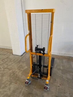 Ručný vysokozdvižný vozík - 2