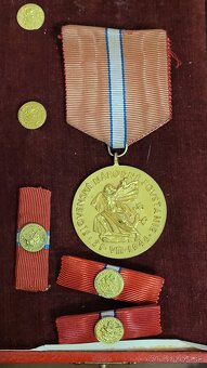 Odznak.vyznamenanie..snm - 2