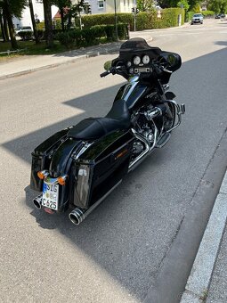 Harley Davidson Street Glide - 2