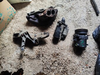 BMW E36 motor 1.6 na diely - 2