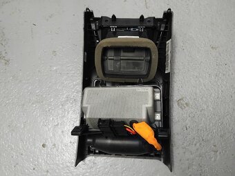 Menič napätia 12V-230V VW Group - 2