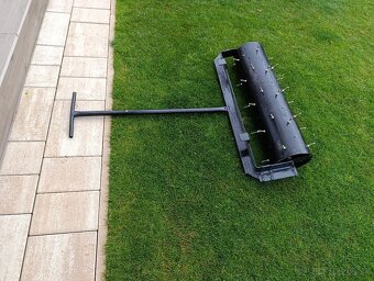 Záhradný valec s plnými hrotmi - 2