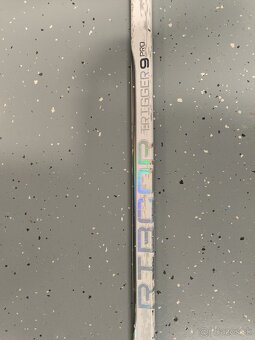 Hokejka CCM Ribcor Trigger 9 pro, biela. - 2