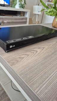 DVD  prehrávač LG DVX582H - 2