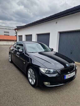 BMW e92 320i coupe manuál - 2