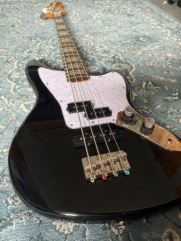 FENDER SQUIER CLASSIC VIBE JAGUAR BASS + extra pickguard - 2