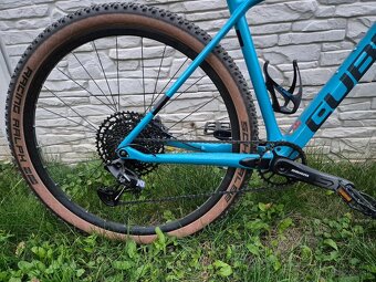 Cube reaction c62 karbon - 2