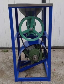 32 Elektricky mlyncek na maso 2200W - 2