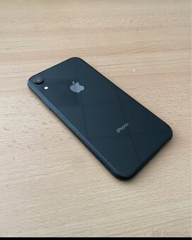 iPhone XR - Čierny, Mierne použitý - 2