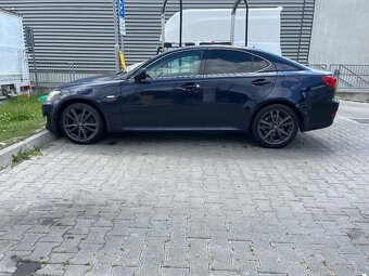 Predám Lexus IS 220d NEPOJAZDNE - 2
