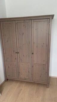 Skriňa a vitríny HEMNES IKEA - 2