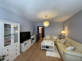 Slnečný 2 izbový byt 64 m2 + 5 m2 balkón, parkovacie státie, - 2