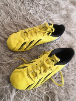 Predám detske kopačky adidas nosené par tréningov - 2