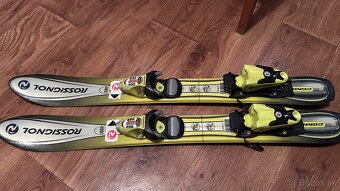 REZERVOVANÉ Detské lyže, 80cm, lyžiarky 17,5 a prilba - 2