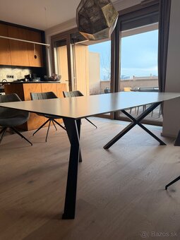 Jedálenský stôl - 2