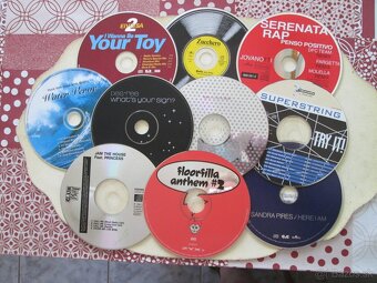 20 cd singlov bez plastových obalov a bookletov. dance, pop. - 2