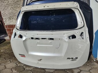 Toyota CHR-Toyota Proace city-Toyota RAV4-zadná kapota - 2