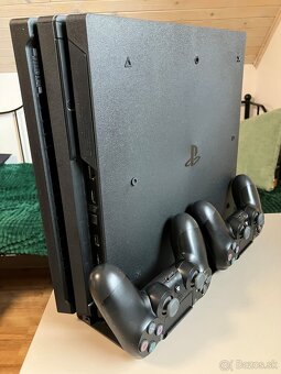 Predám PS 4 PRO - 2
