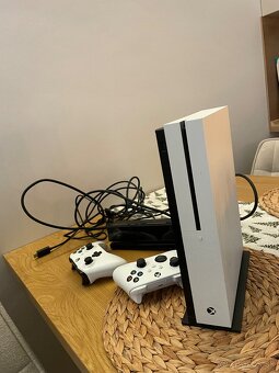 Xbox One S + dva ovladace + Kinect - 2
