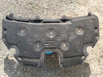 Ford Focus-Izolácia kapoty - 2