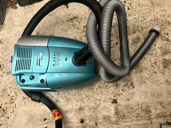 predam 4 ks domace vysavace - 2