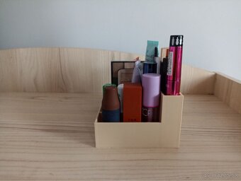 Stolný organizér – box na kozmetiku. - 2