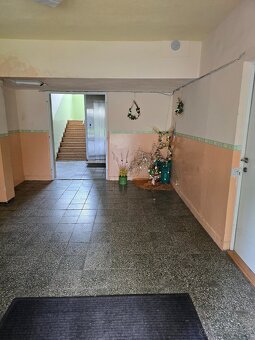 Prenájom 3.izbového bytu vo výbornej lokalite v TV - 2