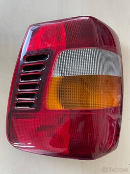 Jeep Grand Cherokee zadné svetlá 2002 - 2
