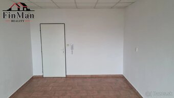 Priestor pre Vaše podnikanie v centre Senca - 2