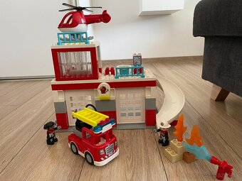 LEGO DUPLO 10970 Hasičská stanica a vrtuľník - 2