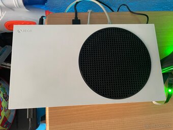Xbox series S 512GB Biela + TV Samsung - 2