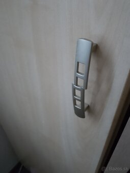 Darujem za odvoz dve skrine - 2