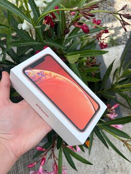 iPhone XR Coral 128 GB – zachovalý, s krytmi - 2