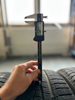 Hankook W320 Winter icept Evo 2 22550 R17 98H zimné - 2